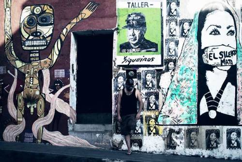 Revolutionary themed street art